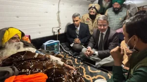 किसान नेता डल्लेवाल का अनशन जारी, कैंडल मार्च से बढ़ा समर्थन