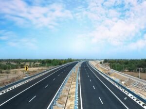 दिल्ली-सहारनपुर हाईवे पर पेंटिंग और हरियाली से सजावट"