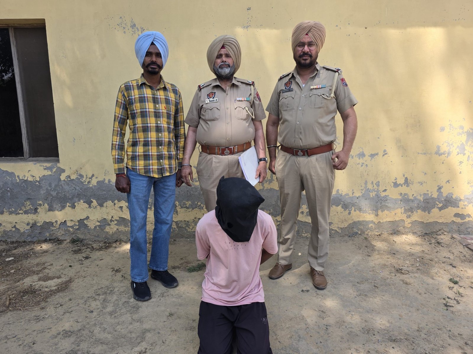 "मोगा में पुलिस ने नशा तस्कर को पकड़ा 255 ग्राम हेरोइन बरामद"