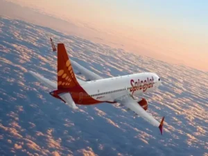 SpiceJet flight emergency landing Pune SpiceJet SG 937 Delhi flight returns SpiceJet Boeing 737 technical glitch Pune to Delhi flight emergency SpiceJet aviation safety news Flight returns mid-air Pune airport