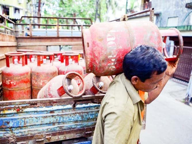 Common people worried after LPG price hike amid Middle East crisis ...